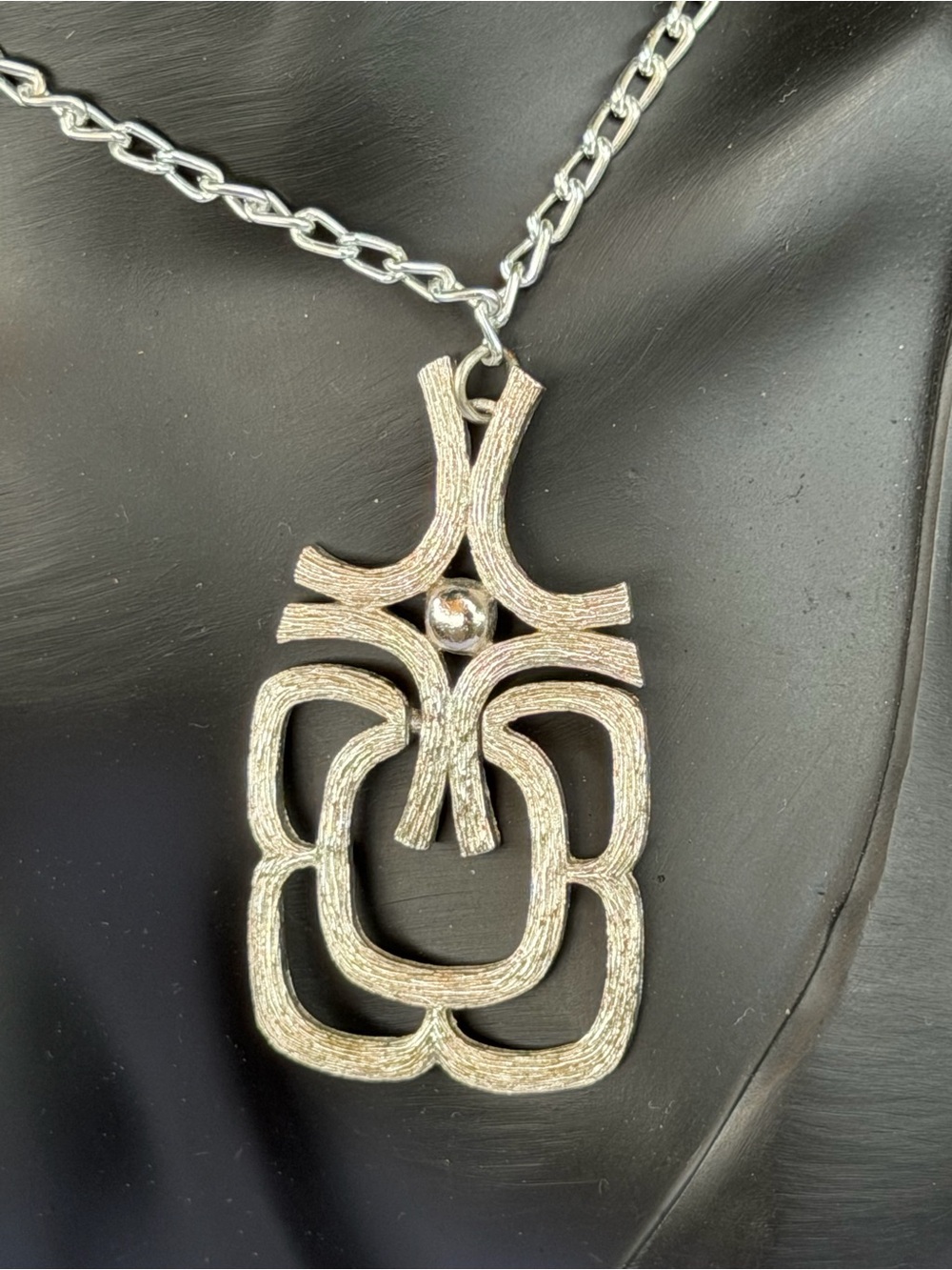 Vintage 1974 Avon Mayan Collection Textured Silver Tone Articulated Pendant 24"
